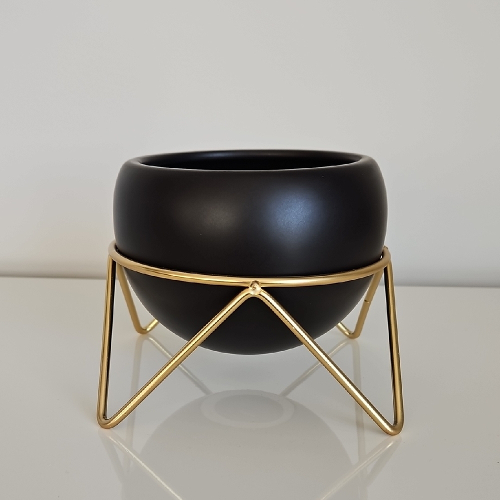 Black Umbra Planter with Gold Stand